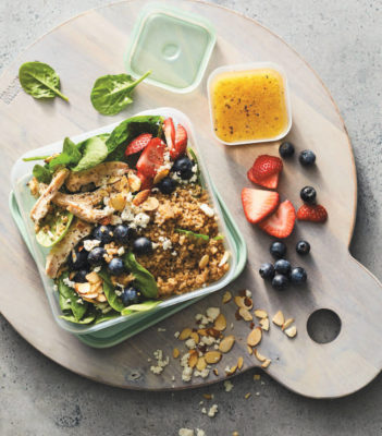 Spinach Quinoa Bowl with Chicken and Berries